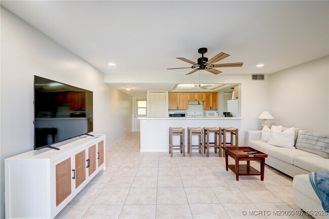 Building Photo - 5539 NE Gulfstream Way
