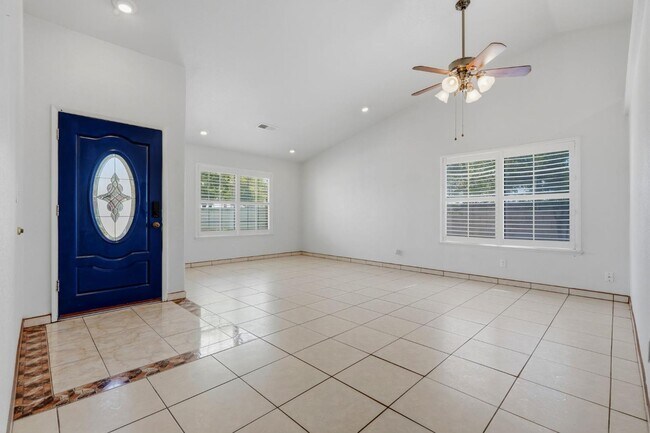 Building Photo - 3006 Mission Dr