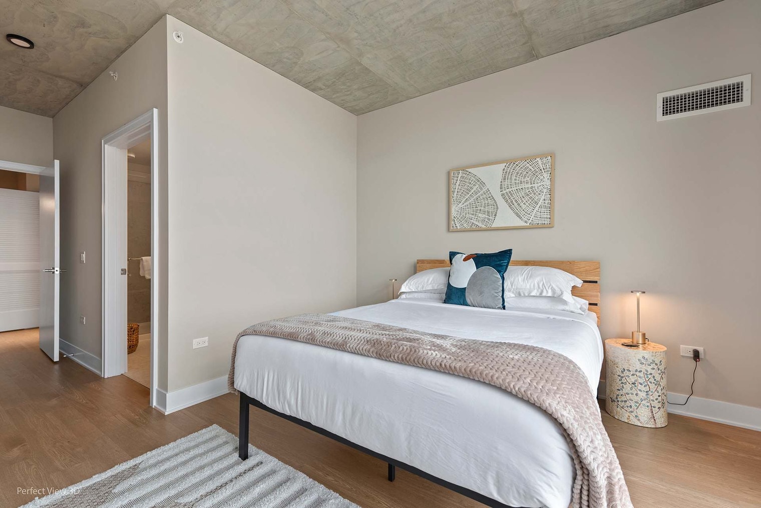 Building Photo - 1050 W Van Buren St