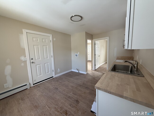 Building Photo - 14 Smith St