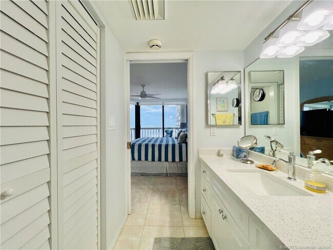 Building Photo - 9500 S Ocean Dr