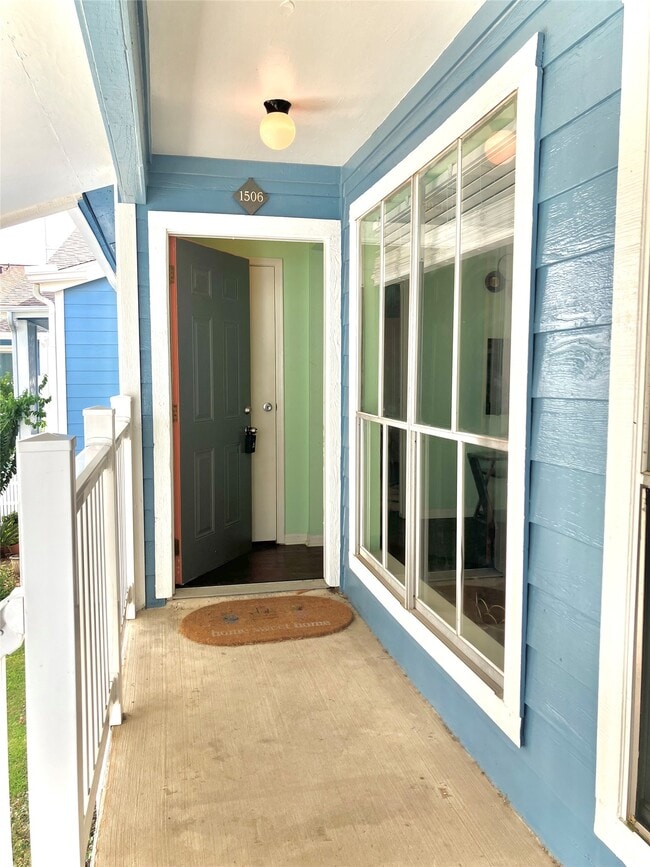 Building Photo - 3506 Cove View Blvd