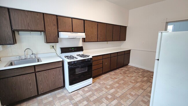 Building Photo - *Spacious 2BD/1BA Single-Family Home for Rent in Southside*