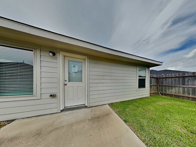 Building Photo - 18714 Mercer Fls Dr