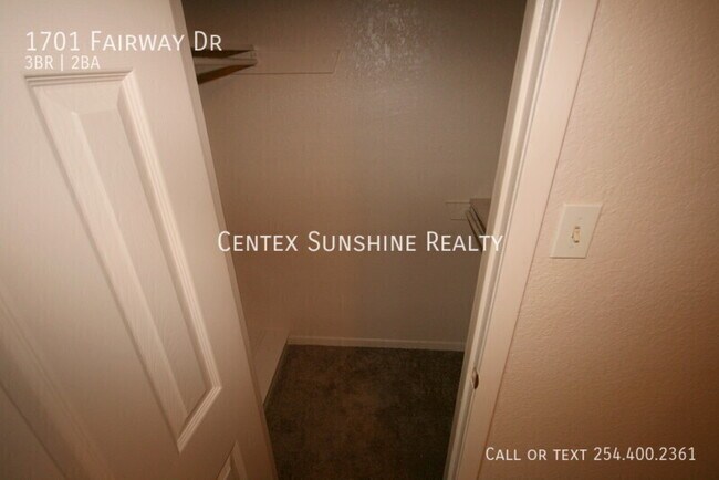 Building Photo - 1701 Fairway Dr