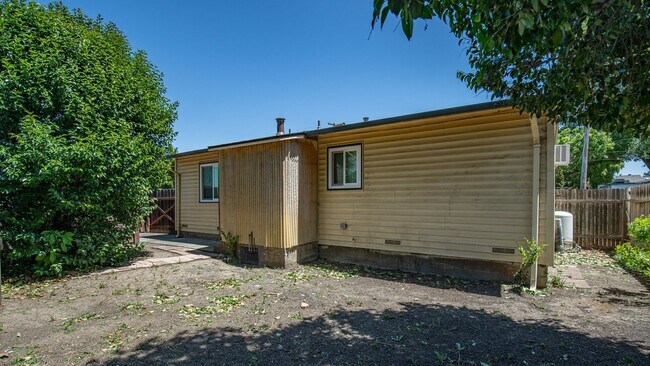 Building Photo - Charming 2 bedroom 1 bath!