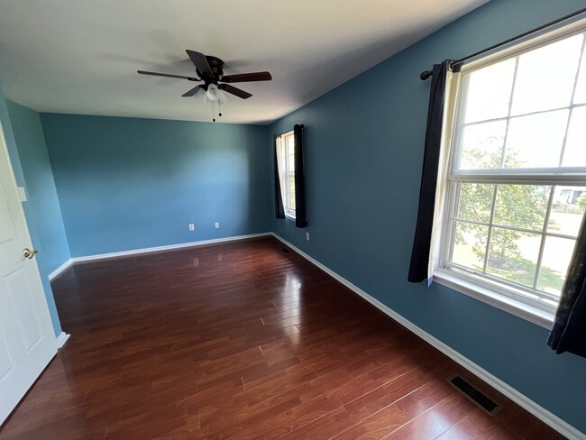Building Photo - 17 Carousel Cir