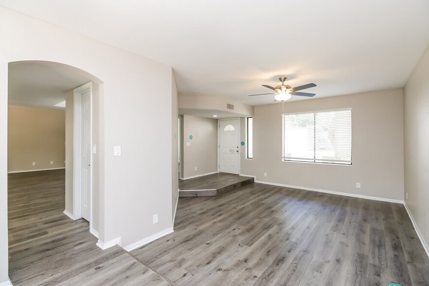 Building Photo - 221 E Kroll Dr