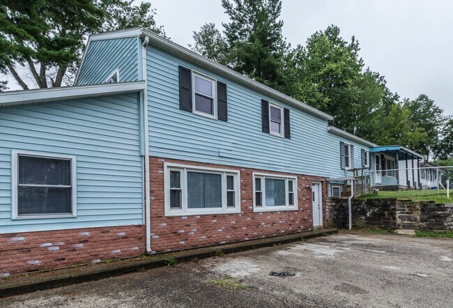 Interior Photo - 406 E 20th