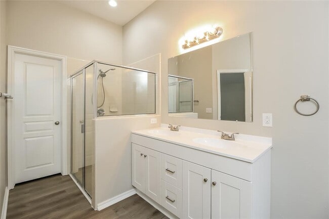 Building Photo - 1632 Hollowbrook