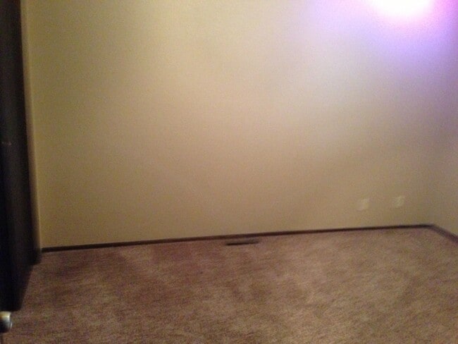 Building Photo - 3 Bedroom, Recently Remodeled, 1 Bath, Bas...
