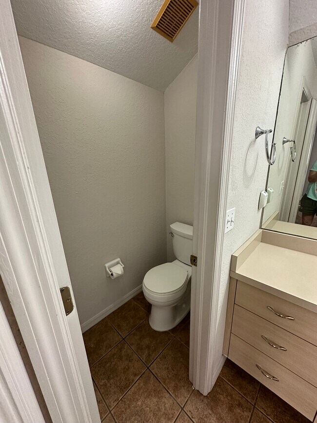 Master bath - 208 W Tever St