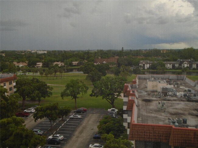 Building Photo - 4174 Inverrary Dr