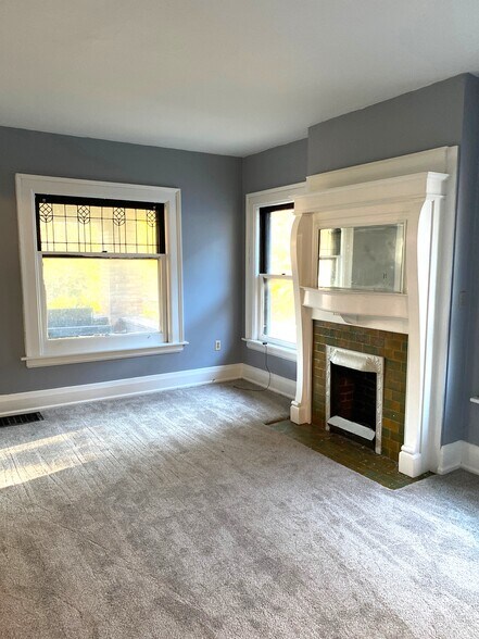 Primary Photo - 916 W 9th St