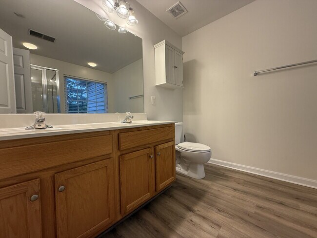 Building Photo - Exquisite Townhome in The Grove at Huntley Meadows