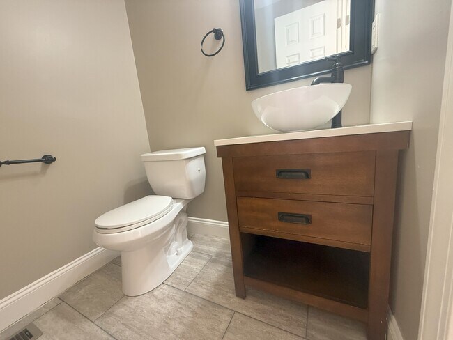 Building Photo - 1430 Simona Dr