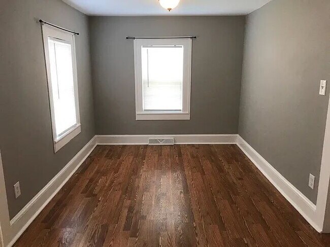 Building Photo - 18 Courtney St