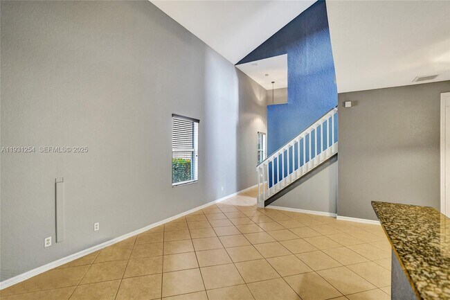 Building Photo - 2057 SE Avon Park Dr