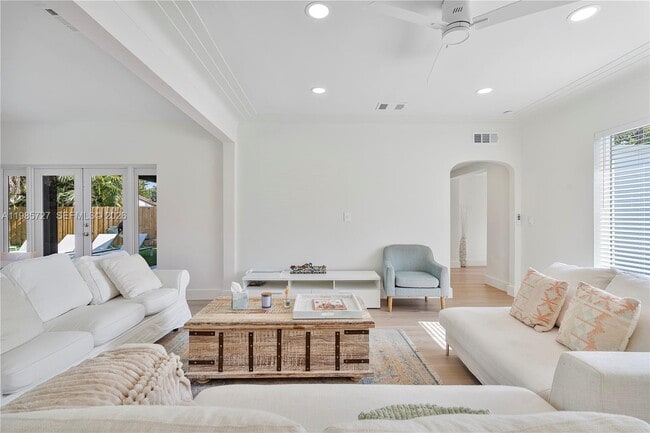 Building Photo - 10801 Peachtree Dr