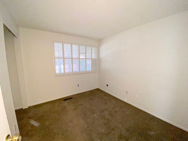 Building Photo - 843 Glen Martin Dr