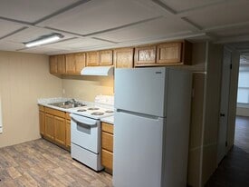 Building Photo - 606 Whiting Ave