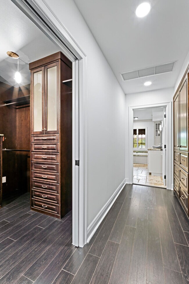 Building Photo - 1238 Vista Del Mar Dr N