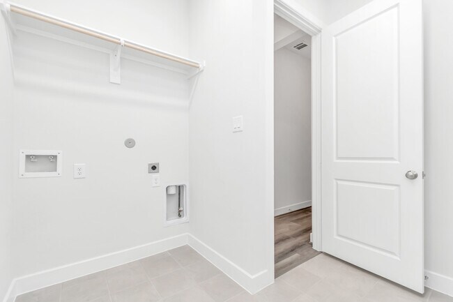 Building Photo - 21118 Chelton Bch Dr