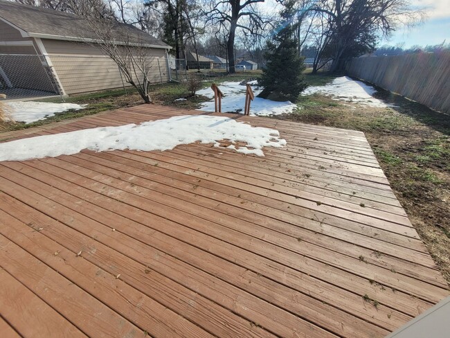 Building Photo - 2 Bedroom Rental Home with mudroom and spa...