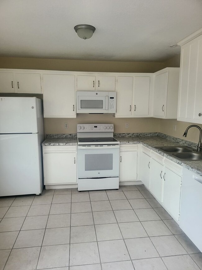 Building Photo - North valley 3 bedroom 2/BA 1245/sf 1/CG 2...