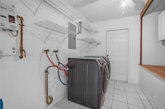 Building Photo - 601 SW 64th Pkwy