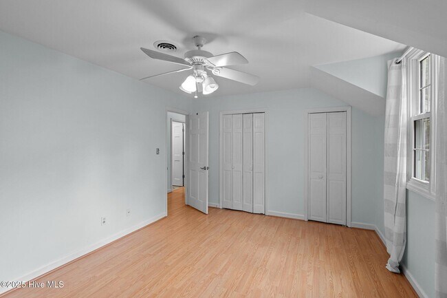Building Photo - 327 Plantation Dr