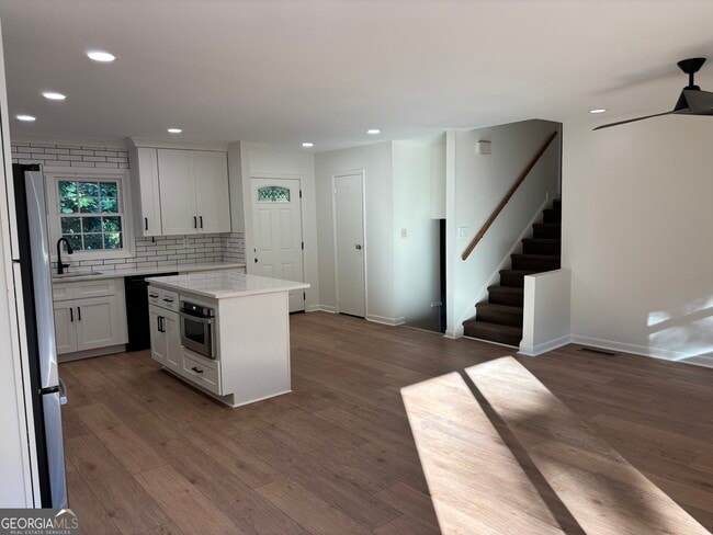 Building Photo - 126 Azalea Dr