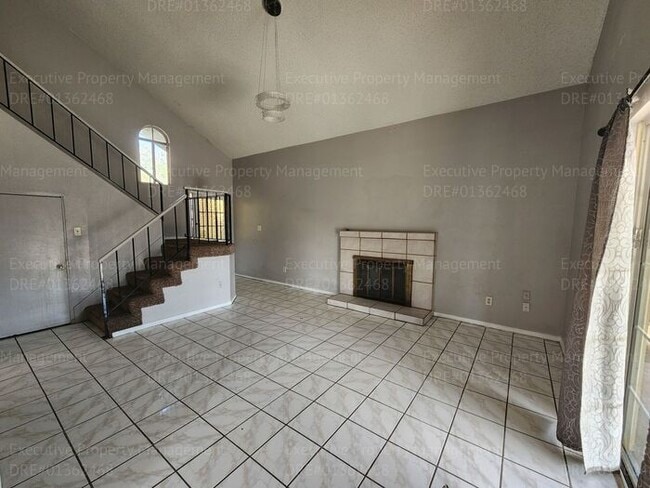 Building Photo - Charming 3 bedrooms/ 2.5 bathroom home.