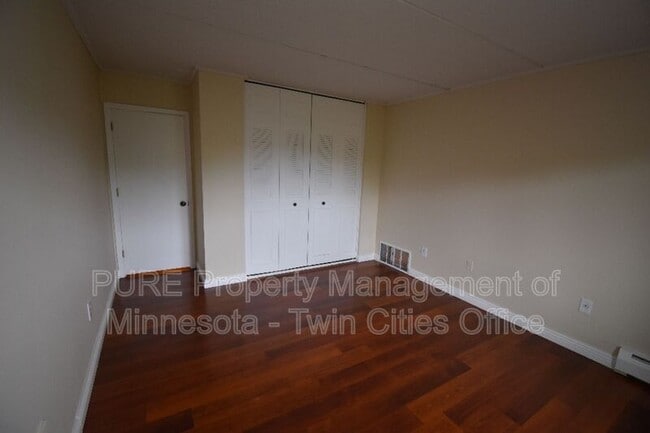Building Photo - 10501 Cedar Lk Rd S