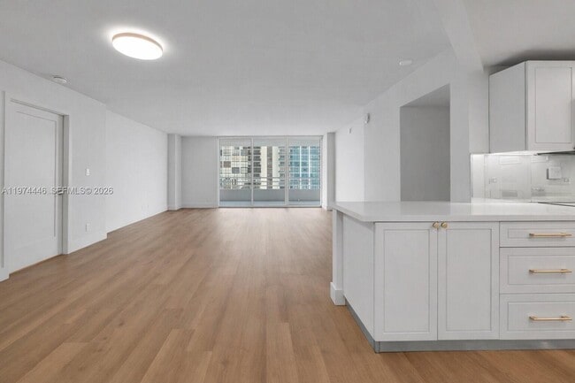 Building Photo - 555 NE 34th St