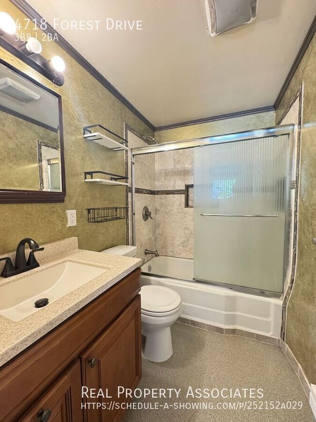 Building Photo - 4718 Forest Dr