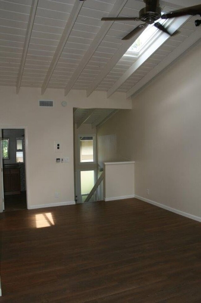 Building Photo - Entirely Remodeled 2 story Townhome with a...