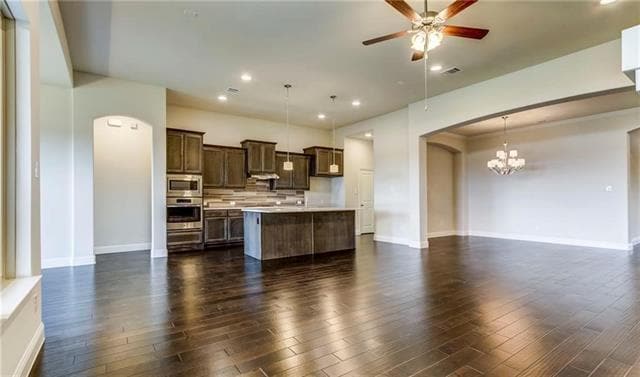 Building Photo - 905 Overton Ave