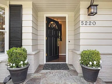 Building Photo - This stunning ranch is sure to please & the gorgeous