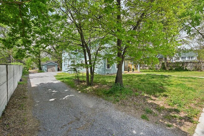 Building Photo - 408 S Wright St