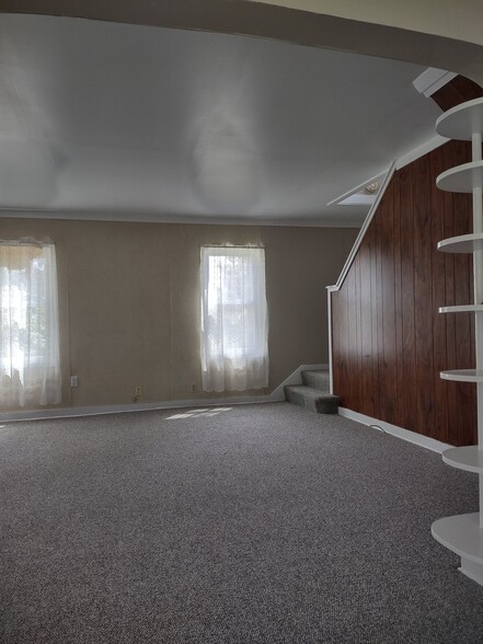 living room - 8563 Crane Creek Rd