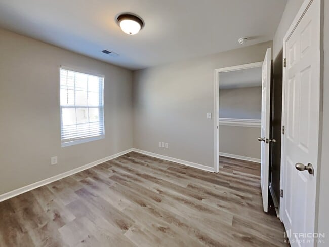 Building Photo - 2644 Jordan Ridge Dr