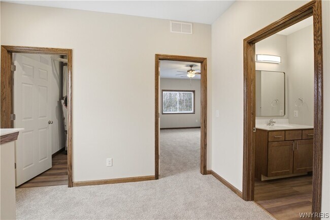 Building Photo - 1130 Orchard Park Rd