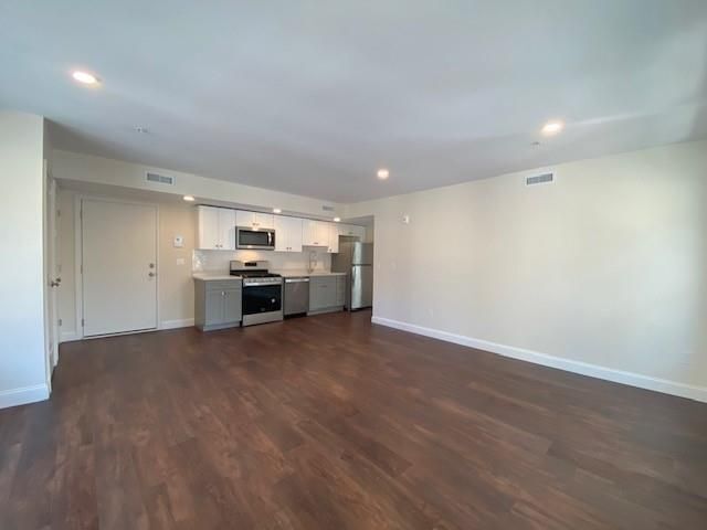 Building Photo - 206 Waterman St