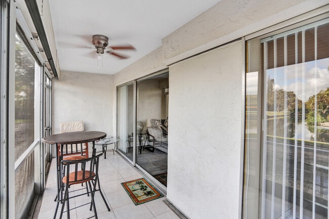 Building Photo - 3601 Inverrary Dr