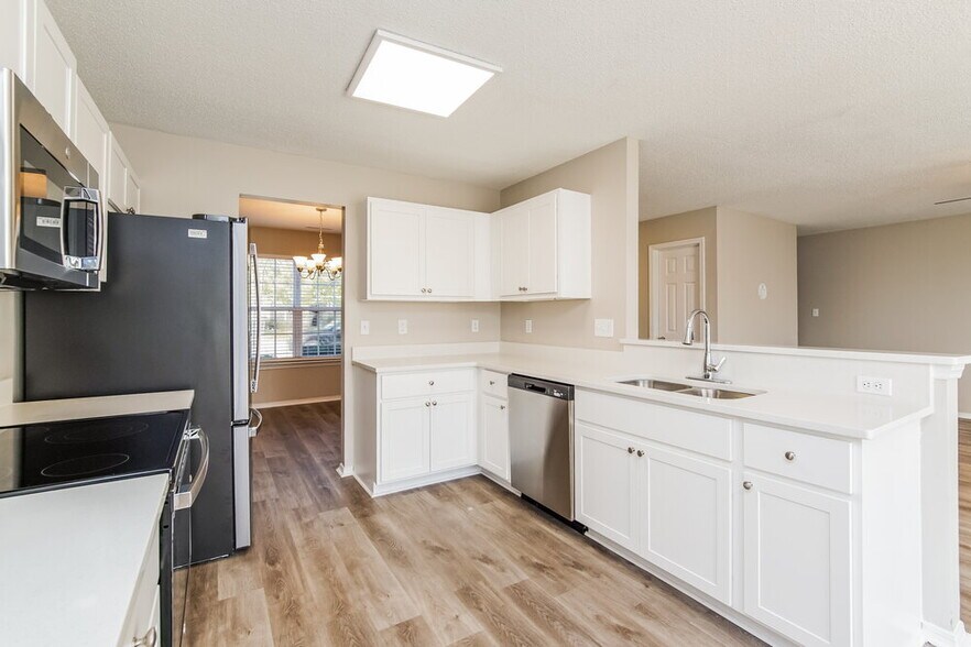 Building Photo - 1024 Penncross Dr