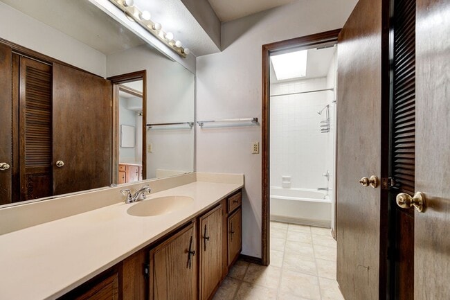 Building Photo - Cozy 2x1.5 Apartment in Oklahoma City loca...