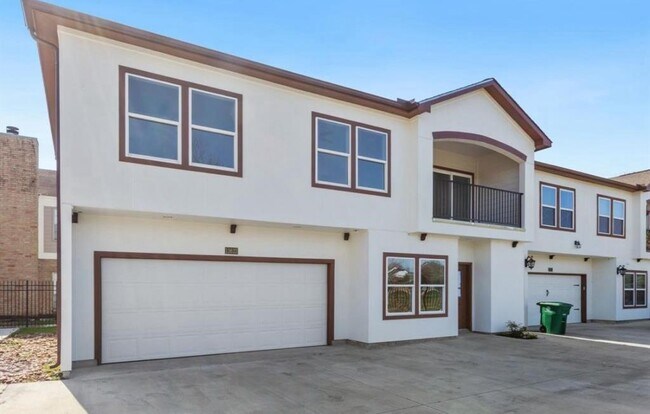 Building Photo - 11623 Waldemar Dr