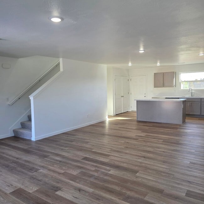 Building Photo - Brand New 4 Bedroom Home