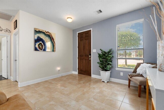 Building Photo - 914 Bandon Ln